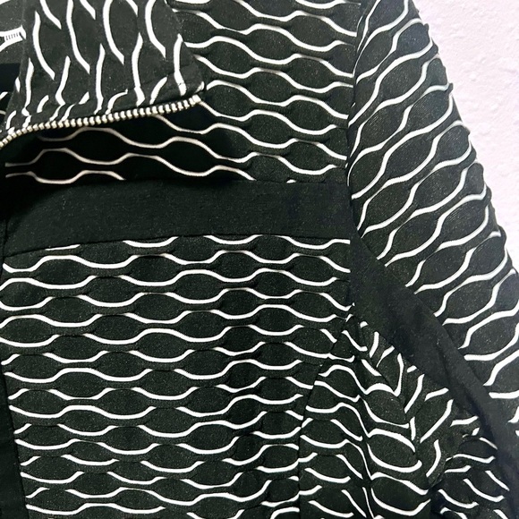Chico's Black and White Zip-Up Jacket LARGE - Picture 8 of 8